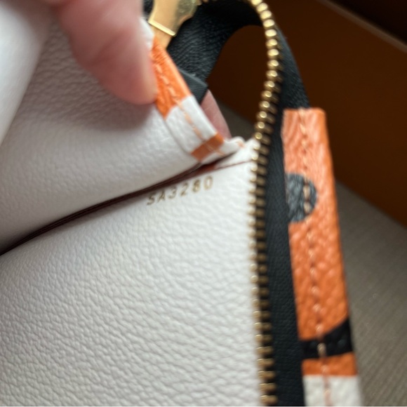 Louis Vuitton Monogram Giant Crafty Toiletry Pouch 26 NEW - Picture 7 of 9